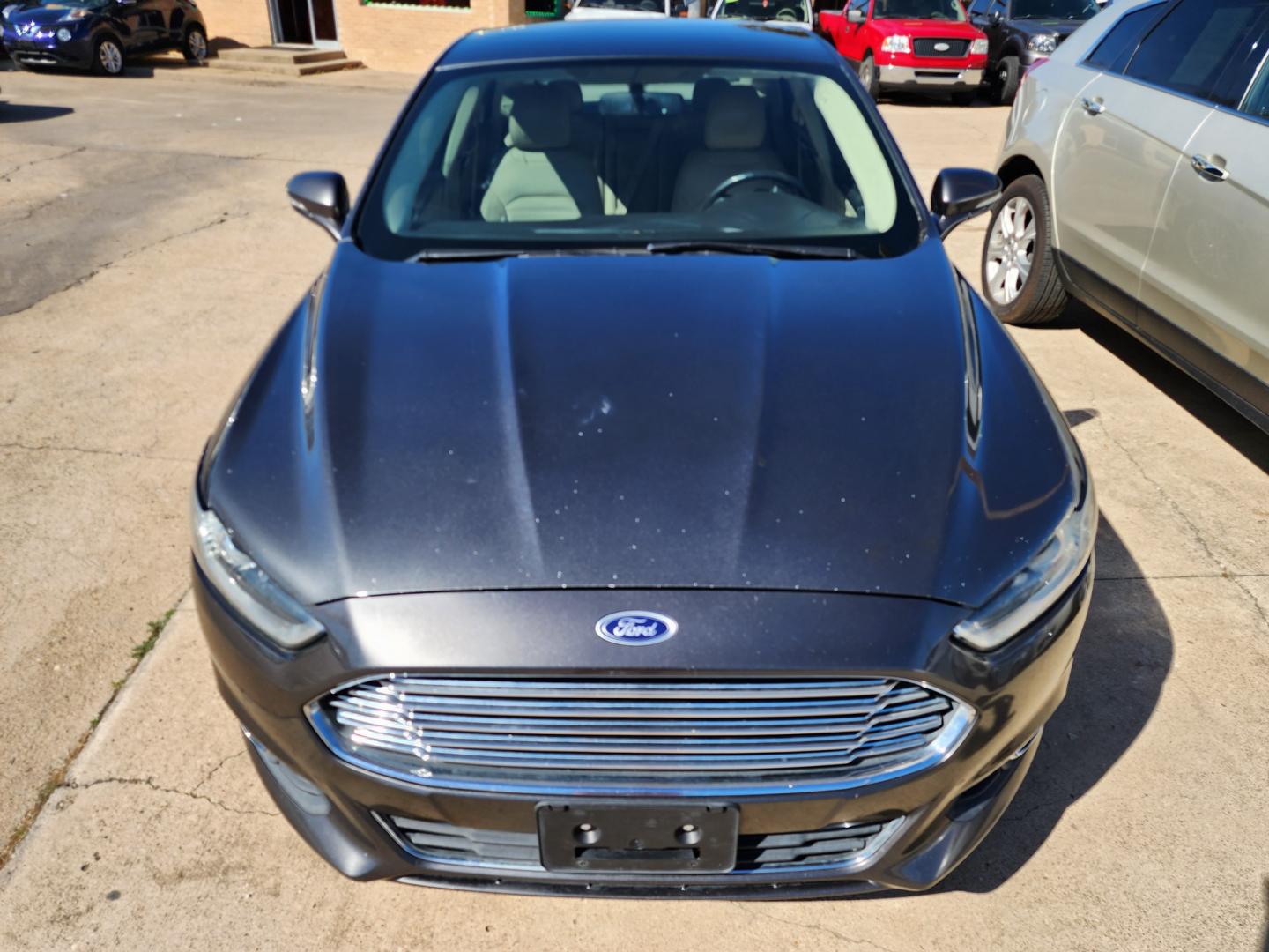 2015 GRAY /BEIGE Ford Fusion SE (3FA6P0HD4FR) with an 1.5L L4 DOHC 16V engine, AUTO transmission, located at 2660 S.Garland Avenue	, Garland, TX, 75041, (469) 298-3118, 32.885387, -96.656776 - CASH$$$$$$ FUSION! This is a Super Clean 2015 FORD FUSION SE! BACK UP CAMERA! BLUETOOTH! SYNC! XM SAT RADIO! SUPER CLEAN! MUST SEE! Come in for a test drive today. We are open from 10am-7pm Monday-Saturday. Call us with any questions at 469-202-7468, or email us DallasAutos4Less@gmail.com. - Photo#8